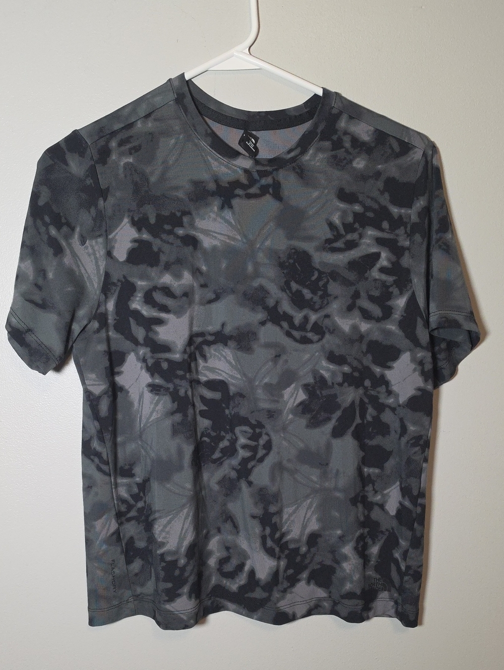 The North Face Men's Gray & Black Camo Short-Sleeve Tee